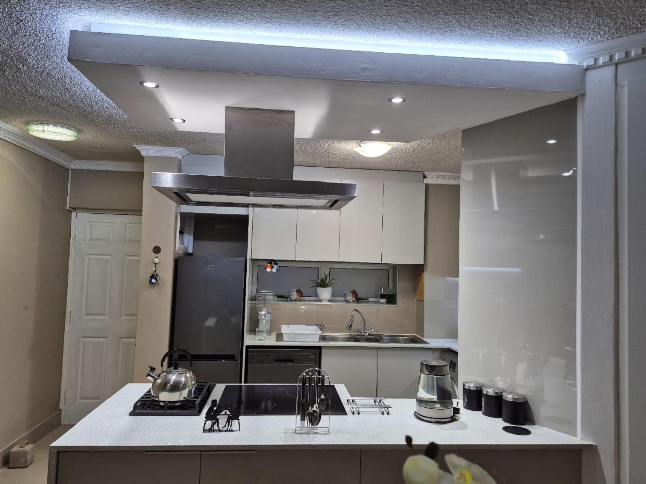 Cascades 103 Apartment พอร์ตเอลิซาเบธ ภายนอก รูปภาพ
